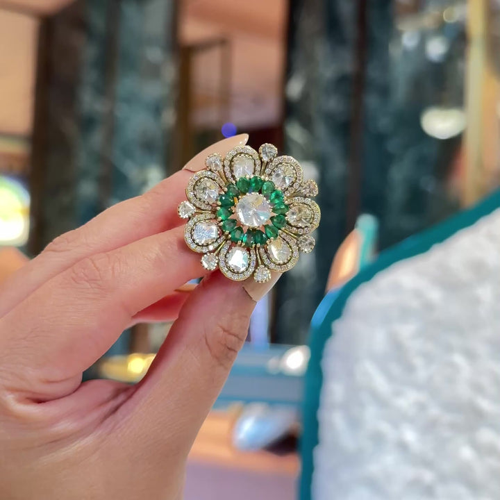 Zamrud Phool Ring